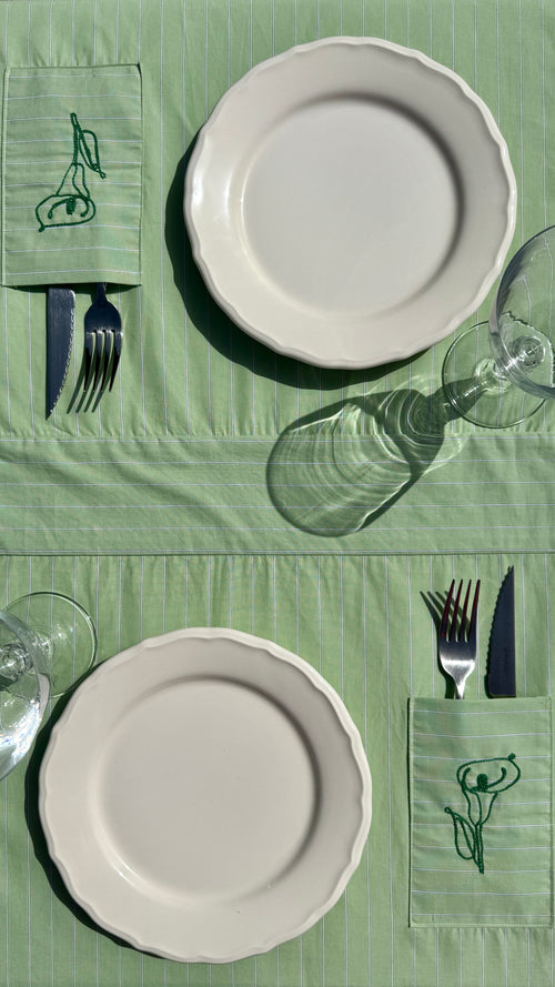 CAMINOS DE MESA BORDADOS CON BOLSILLO